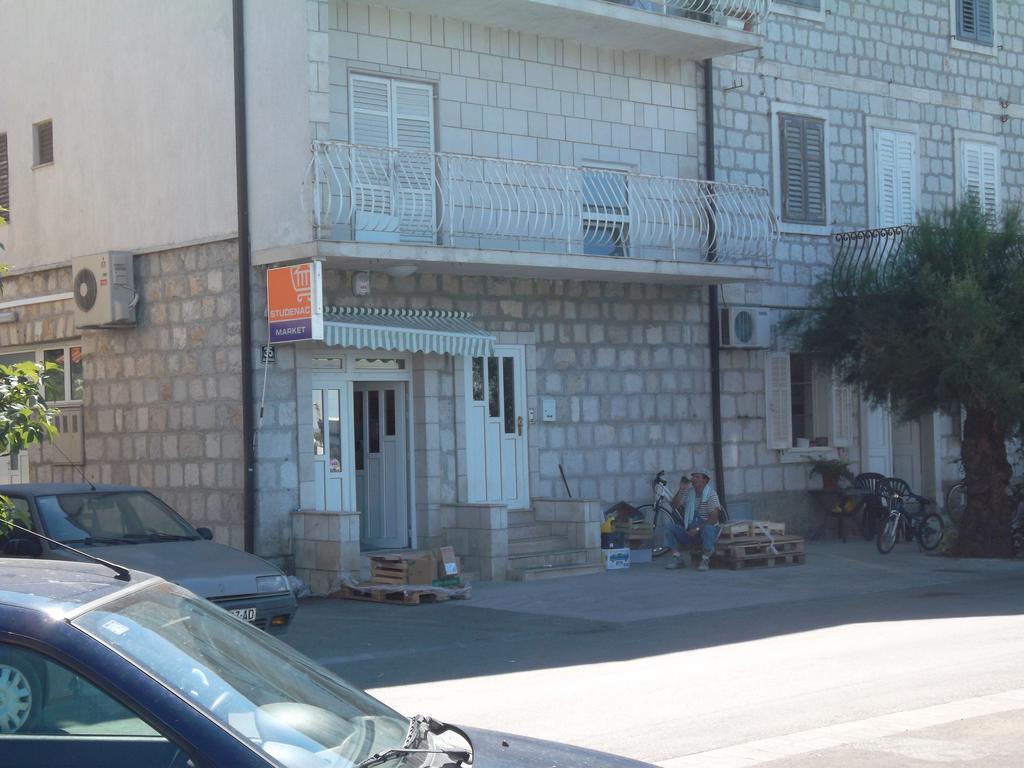 Apartments Mali Raj Vranjic Екстер'єр фото