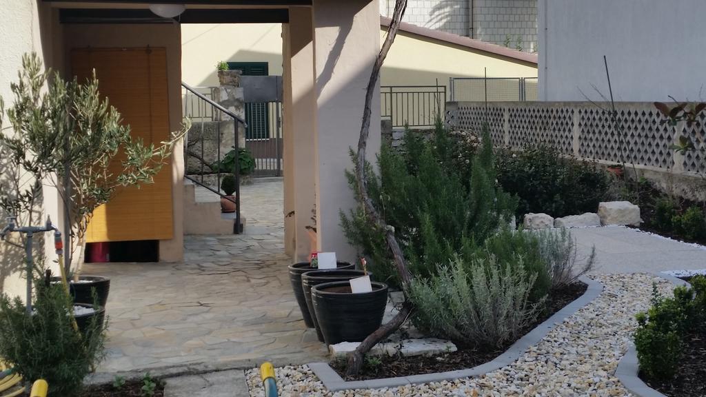 Apartments Mali Raj Vranjic Номер фото