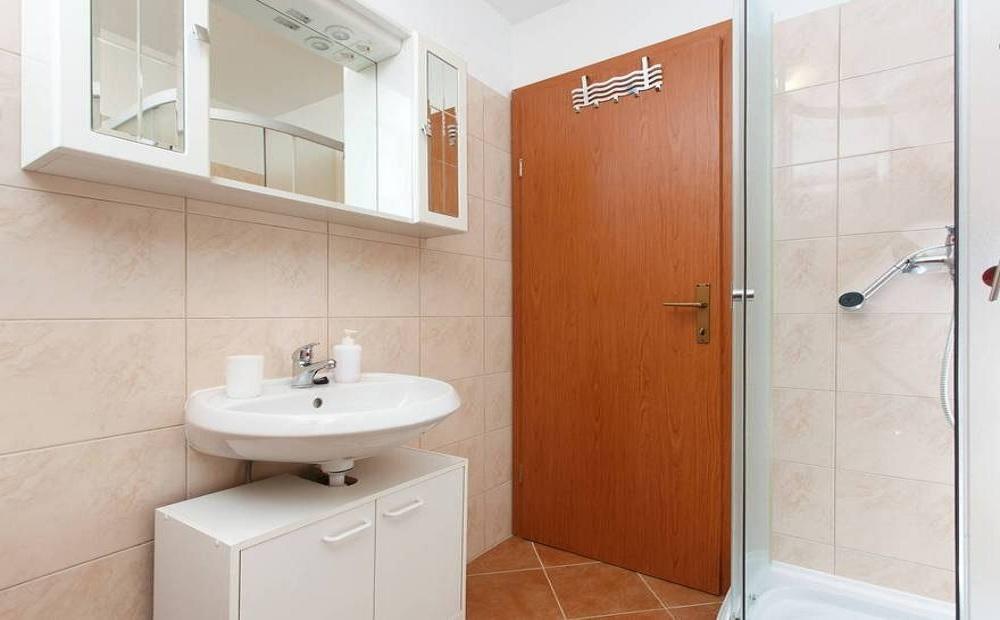 Apartments Mali Raj Vranjic Екстер'єр фото