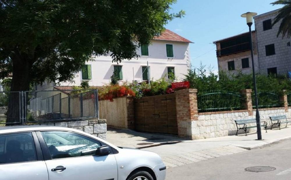 Apartments Mali Raj Vranjic Екстер'єр фото