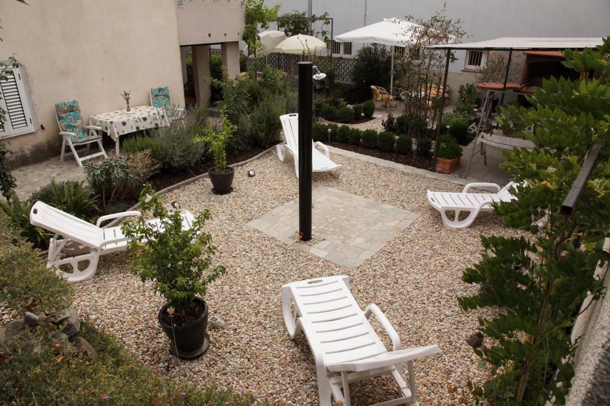 Apartments Mali Raj Vranjic Екстер'єр фото