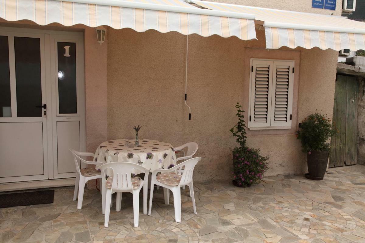 Apartments Mali Raj Vranjic Екстер'єр фото